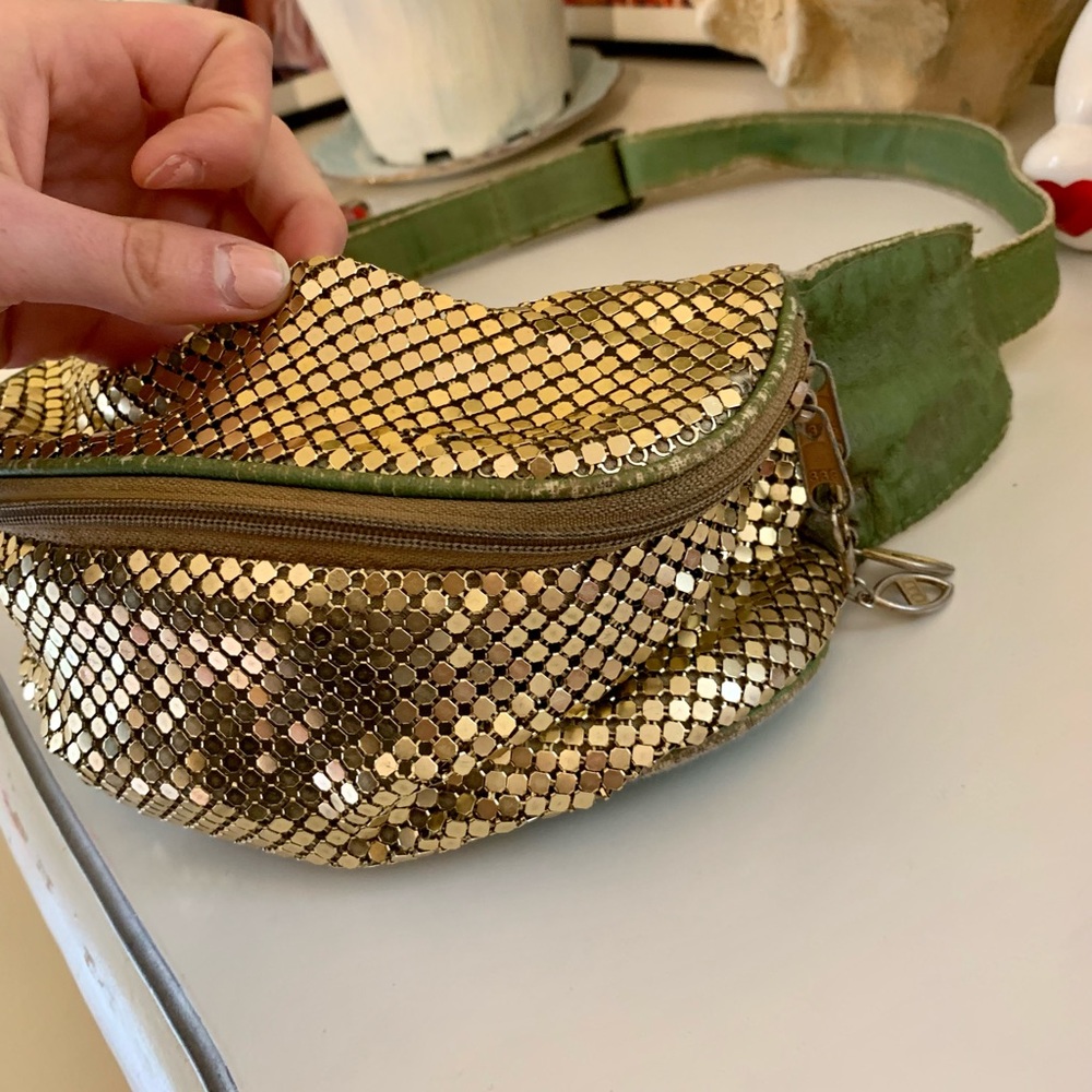 Vintage chain link gold and green Fanny pack. Good condition.